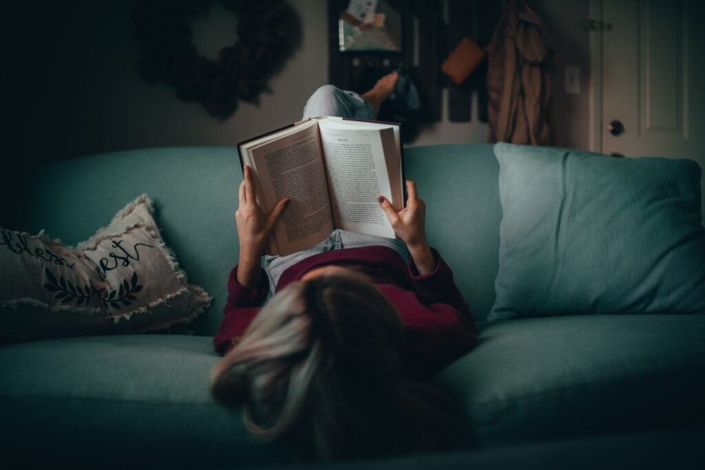 girl reading 